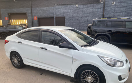 Hyundai Solaris II рестайлинг, 2011 год, 730 000 рублей, 3 фотография
