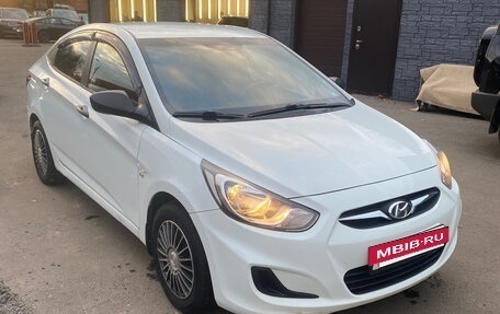 Hyundai Solaris II рестайлинг, 2011 год, 730 000 рублей, 9 фотография