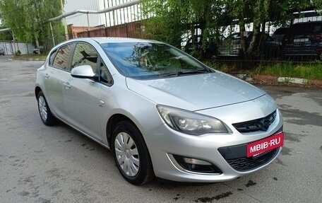 Opel Astra J, 2013 год, 690 000 рублей, 2 фотография