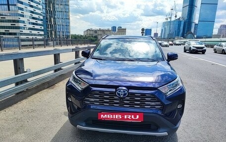 Toyota RAV4, 2020 год, 3 699 000 рублей, 2 фотография