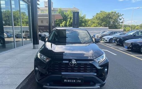 Toyota RAV4, 2022 год, 2 200 000 рублей, 2 фотография