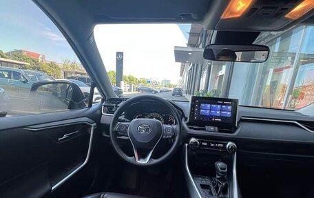 Toyota RAV4, 2022 год, 2 200 000 рублей, 7 фотография