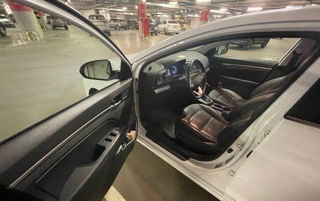 Hyundai Elantra VI рестайлинг, 2020 год, 2 000 000 рублей, 10 фотография