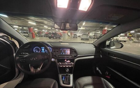 Hyundai Elantra VI рестайлинг, 2020 год, 2 000 000 рублей, 14 фотография