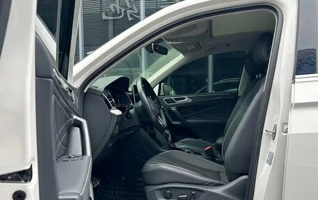 Volkswagen Tiguan II, 2022 год, 2 380 013 рублей, 7 фотография