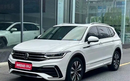 Volkswagen Tiguan II, 2022 год, 2 380 013 рублей, 3 фотография