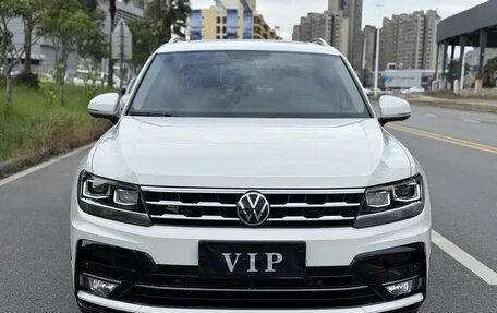 Volkswagen Tiguan II, 2021 год, 1 870 013 рублей, 2 фотография