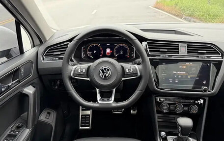 Volkswagen Tiguan II, 2021 год, 1 870 013 рублей, 14 фотография