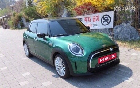 MINI Hatch, 2022 год, 1 865 010 рублей, 2 фотография