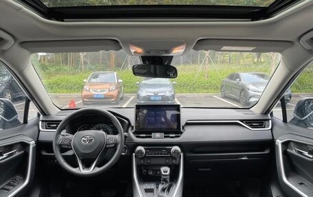 Toyota RAV4, 2022 год, 2 330 100 рублей, 8 фотография