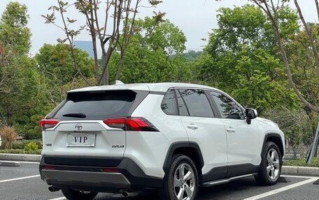 Toyota RAV4, 2022 год, 2 330 100 рублей, 6 фотография