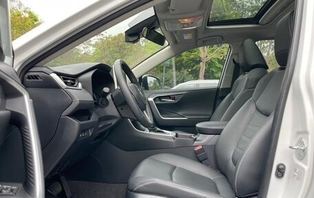 Toyota RAV4, 2022 год, 2 330 100 рублей, 12 фотография