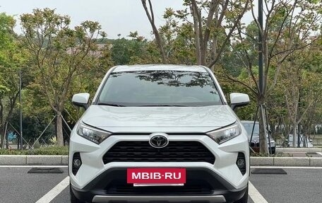 Toyota RAV4, 2022 год, 2 330 100 рублей, 2 фотография
