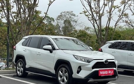 Toyota RAV4, 2022 год, 2 330 100 рублей, 3 фотография
