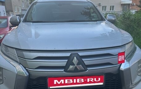 Mitsubishi Pajero Sport III рестайлинг, 2020 год, 3 590 000 рублей, 3 фотография