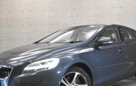 Volvo V40 II рестайлинг, 2017 год, 1 030 000 рублей, 1 фотография
