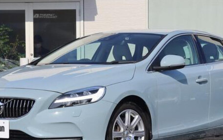 Volvo V40 II рестайлинг, 2017 год, 1 030 000 рублей, 1 фотография