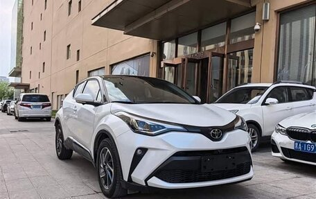 Toyota C-HR I рестайлинг, 2022 год, 1 930 000 рублей, 1 фотография