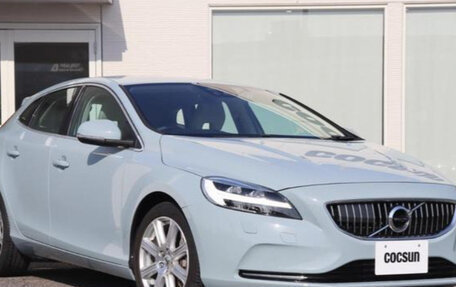 Volvo V40 II рестайлинг, 2017 год, 1 030 000 рублей, 3 фотография
