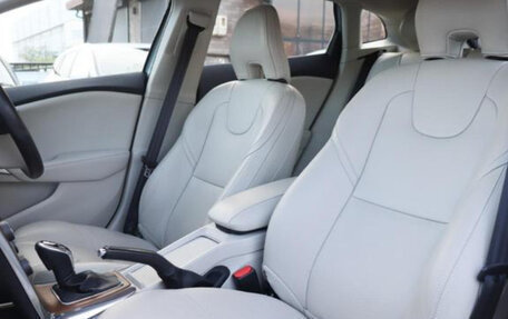 Volvo V40 II рестайлинг, 2017 год, 1 030 000 рублей, 8 фотография