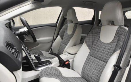Volvo V40 II рестайлинг, 2017 год, 1 030 000 рублей, 7 фотография