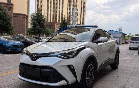 Toyota C-HR I рестайлинг, 2022 год, 1 930 000 рублей, 3 фотография
