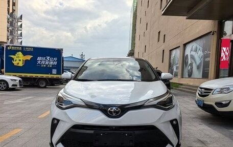 Toyota C-HR I рестайлинг, 2022 год, 1 930 000 рублей, 2 фотография