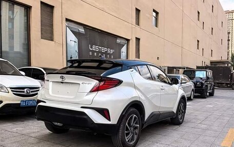 Toyota C-HR I рестайлинг, 2022 год, 1 930 000 рублей, 4 фотография