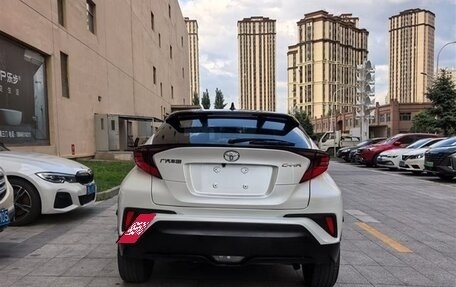 Toyota C-HR I рестайлинг, 2022 год, 1 930 000 рублей, 5 фотография