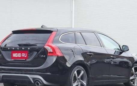 Volvo V60 I, 2015 год, 1 015 000 рублей, 4 фотография