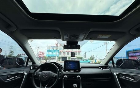 Toyota RAV4, 2022 год, 2 490 000 рублей, 8 фотография