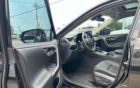 Toyota RAV4, 2022 год, 2 490 000 рублей, 7 фотография