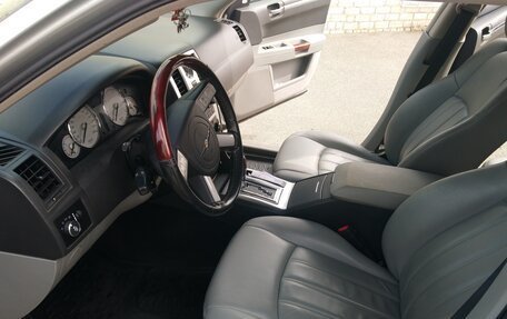 Chrysler 300C II, 2006 год, 1 870 000 рублей, 10 фотография
