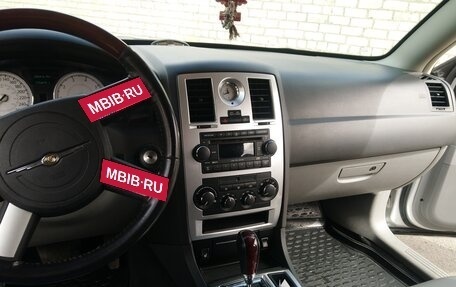 Chrysler 300C II, 2006 год, 1 870 000 рублей, 8 фотография