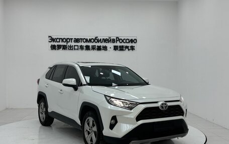 Toyota RAV4, 2022 год, 2 450 000 рублей, 3 фотография