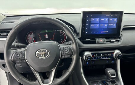 Toyota RAV4, 2022 год, 2 450 000 рублей, 17 фотография