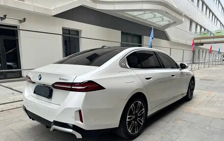 BMW 5 серия, 2024 год, 5 350 000 рублей, 5 фотография