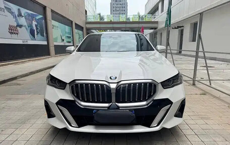 BMW 5 серия, 2024 год, 5 350 000 рублей, 4 фотография
