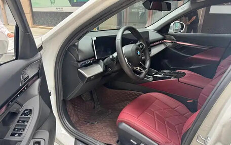 BMW 5 серия, 2024 год, 5 350 000 рублей, 8 фотография