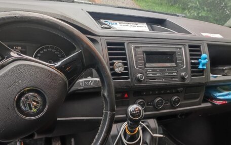 Volkswagen Caravelle T6 рестайлинг, 2016 год, 1 970 000 рублей, 9 фотография