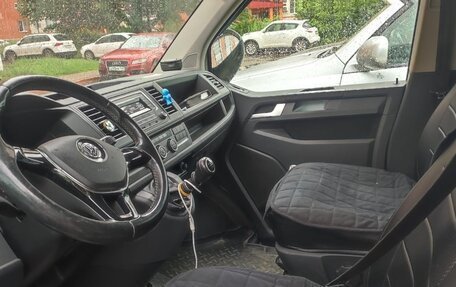 Volkswagen Caravelle T6 рестайлинг, 2016 год, 1 970 000 рублей, 10 фотография
