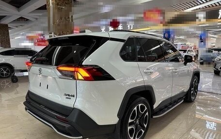 Toyota RAV4, 2021 год, 2 300 000 рублей, 6 фотография