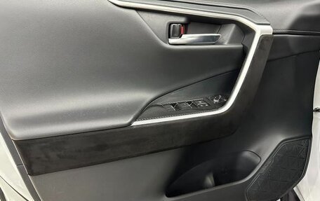 Toyota RAV4, 2021 год, 2 300 000 рублей, 8 фотография
