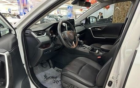 Toyota RAV4, 2021 год, 2 300 000 рублей, 7 фотография