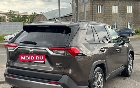 Toyota RAV4, 2021 год, 3 500 000 рублей, 2 фотография