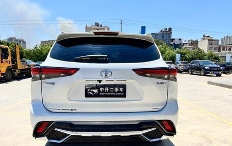 Toyota Highlander, 2022 год, 3 100 000 рублей, 4 фотография