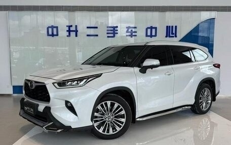 Toyota Highlander, 2022 год, 3 100 000 рублей, 2 фотография