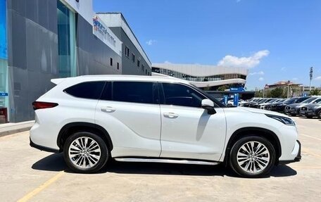 Toyota Highlander, 2022 год, 3 100 000 рублей, 7 фотография
