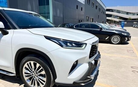 Toyota Highlander, 2022 год, 3 100 000 рублей, 5 фотография