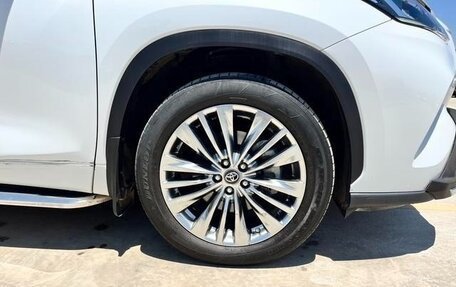 Toyota Highlander, 2022 год, 3 100 000 рублей, 11 фотография